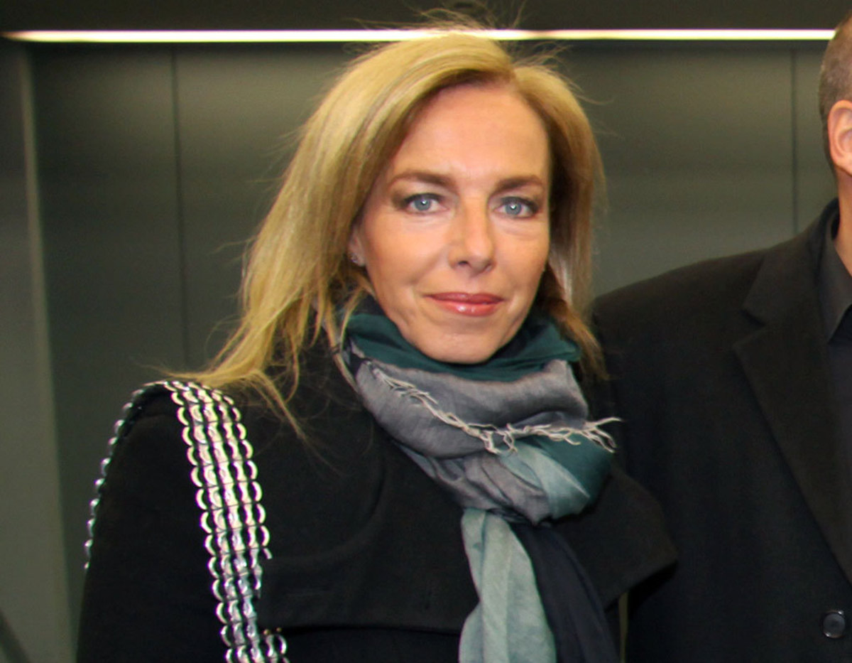 Πιπιλή: Μια γυναίκα εξευτέλισε τους αναρχοτραμπούκους των Εξαρχείων