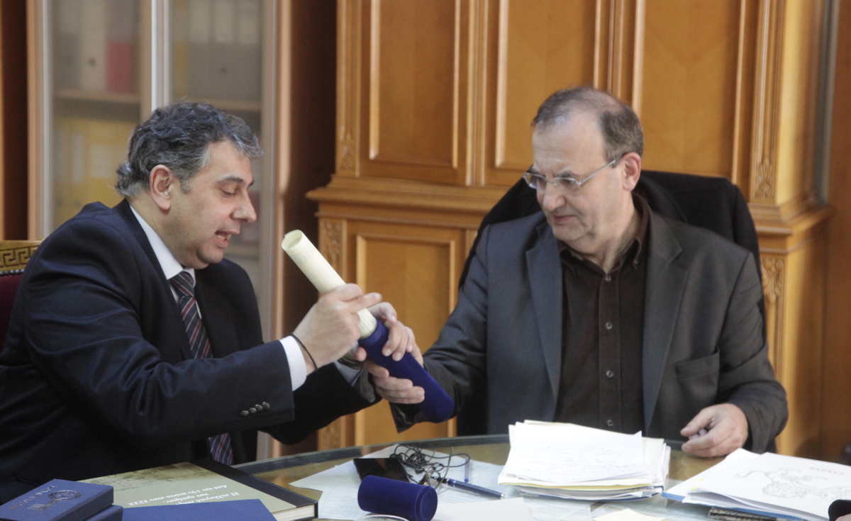 Στρατούλης: Τι εξετάζει η κυβέρνηση για τις οφειλές στα ασφαλιστικά ταμεία