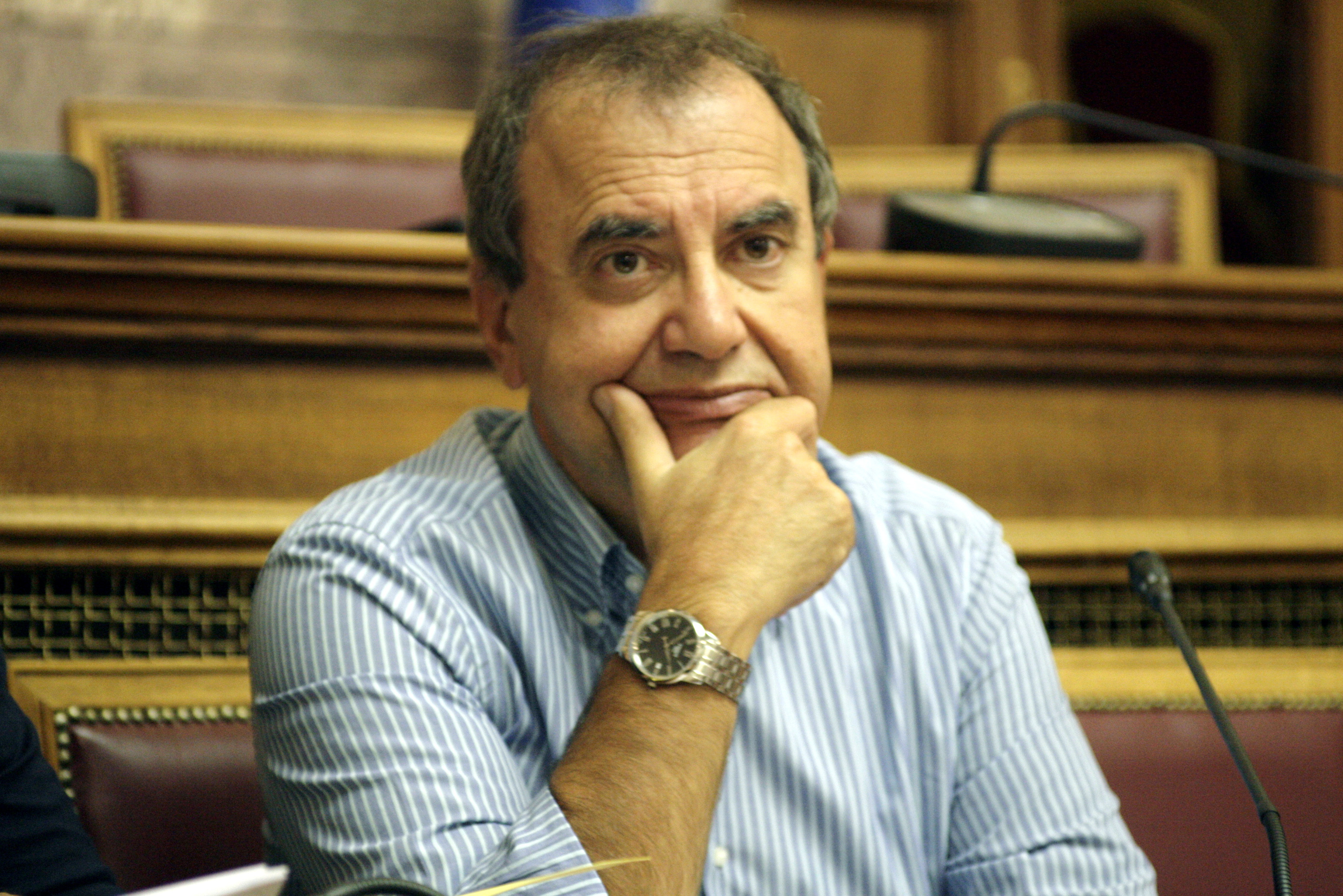 Στρατούλης: Η κυβέρνηση λίγο πριν φύγει τα δίνει όλα στην τρόικα