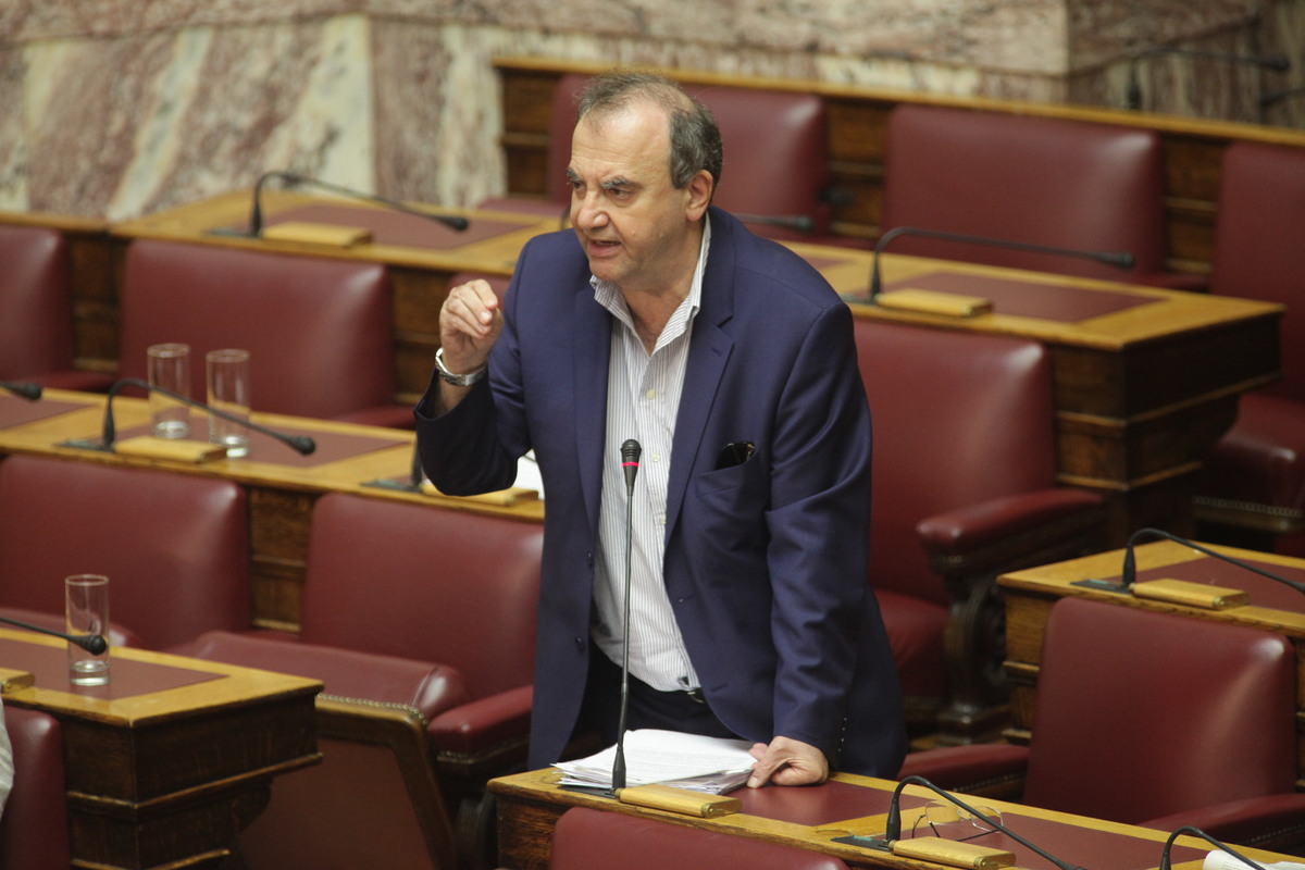 Ο Στρατούλης επιμένει στο ΟΧΙ και στο δεύτερο νομοσχέδιο