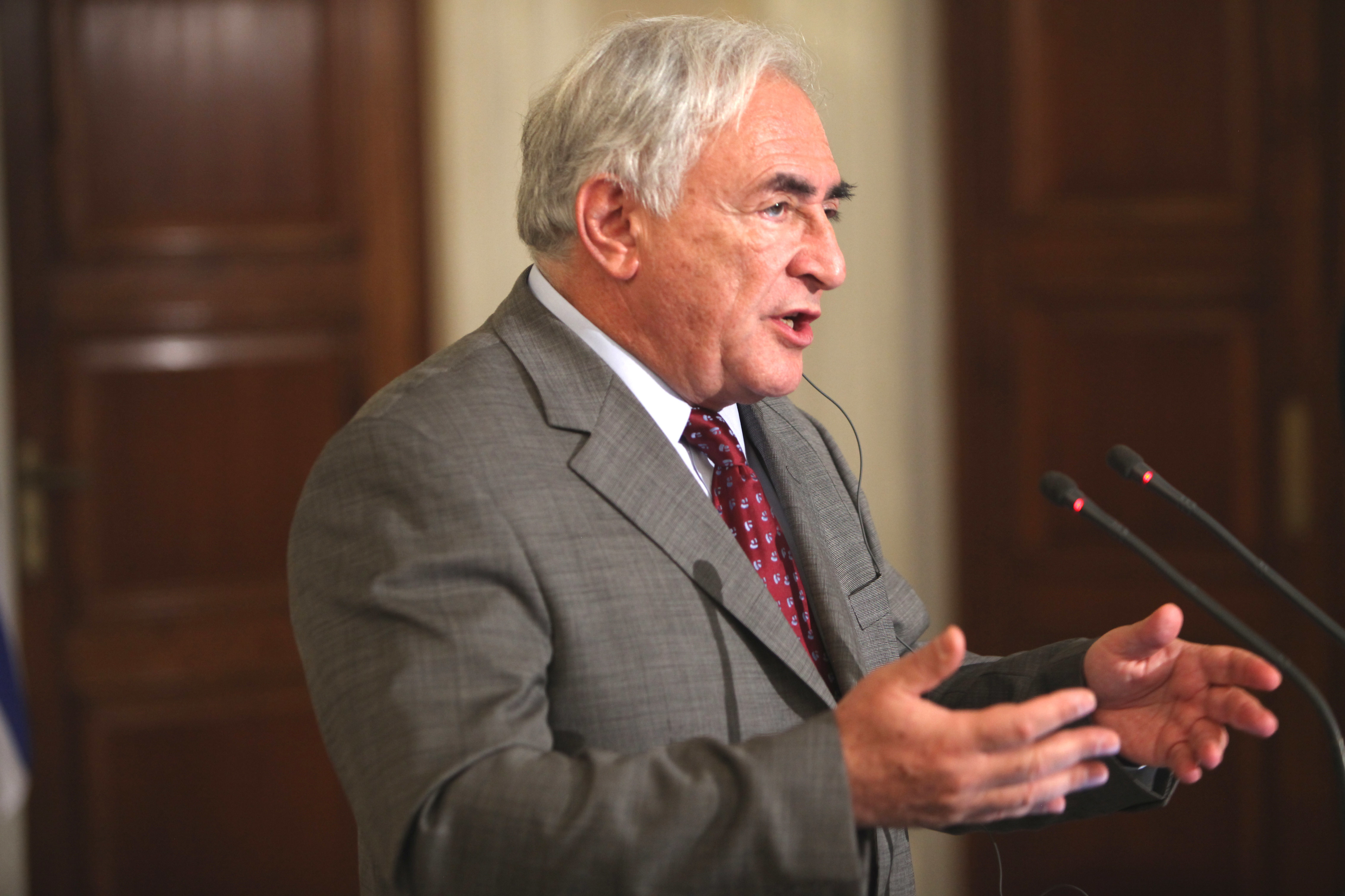 Επιστρέφει στη Γαλλία ο Ντομινίκ Στρος Καν