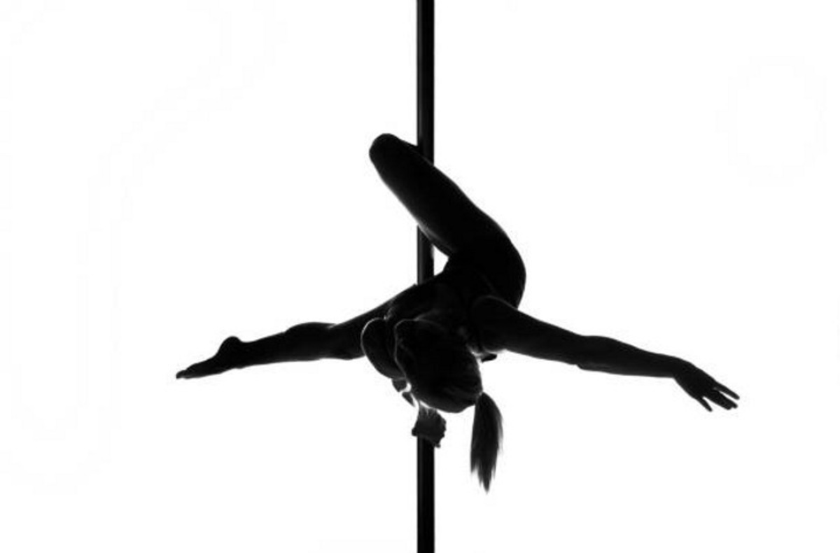 «Έχω στύλο του pole dancing στο σπίτι και όποτε πάω προς την κουζίνα…»