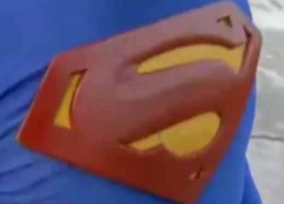 Κάνει 16 χρόνια πλαστικές για να μοιάσει στον Σούπερμαν!