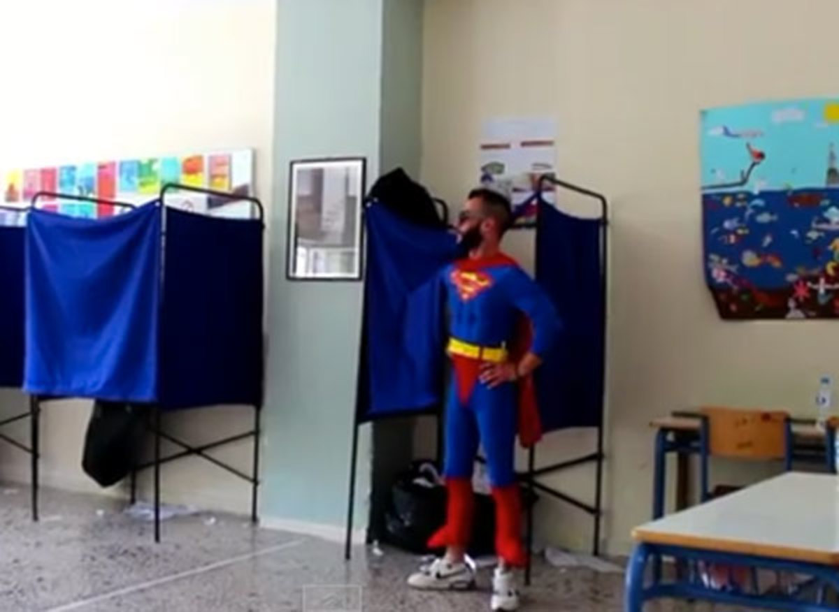 Εκλογές 2014: Ψήφισε και ο Superman! – VIDEO