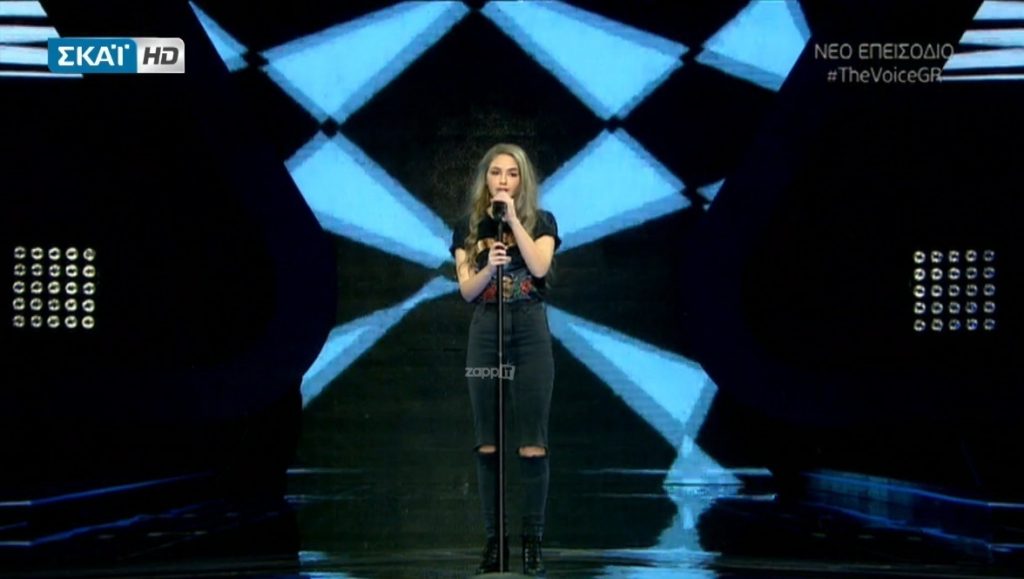 Σαν κούκλα από πορσελάνη η πανέμορφη 16χρονη παίκτρια του Voice! Ξετρελάθηκαν Ρουβάς – Μουζουράκης!
