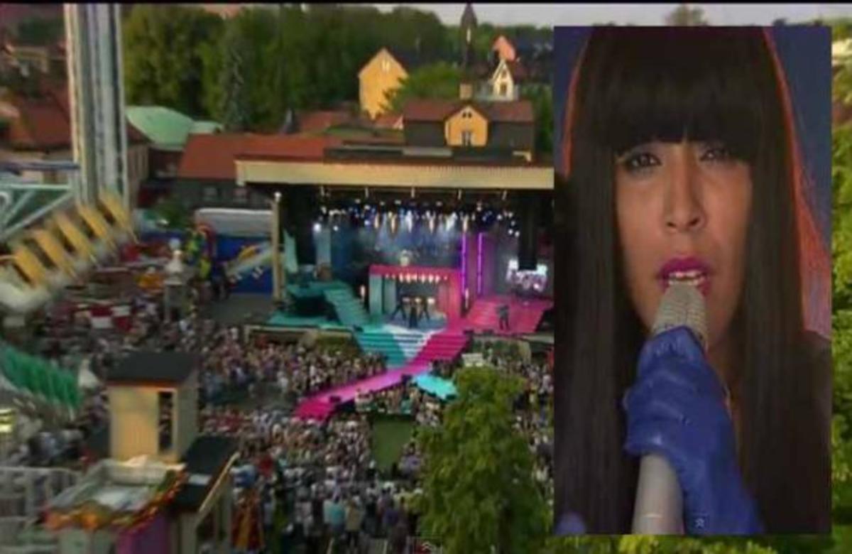 ΔΕΙΤΕ τη νικήτρια της Σουηδίας όταν τραγουδούσε στο λούνα παρκ της χώρας της!