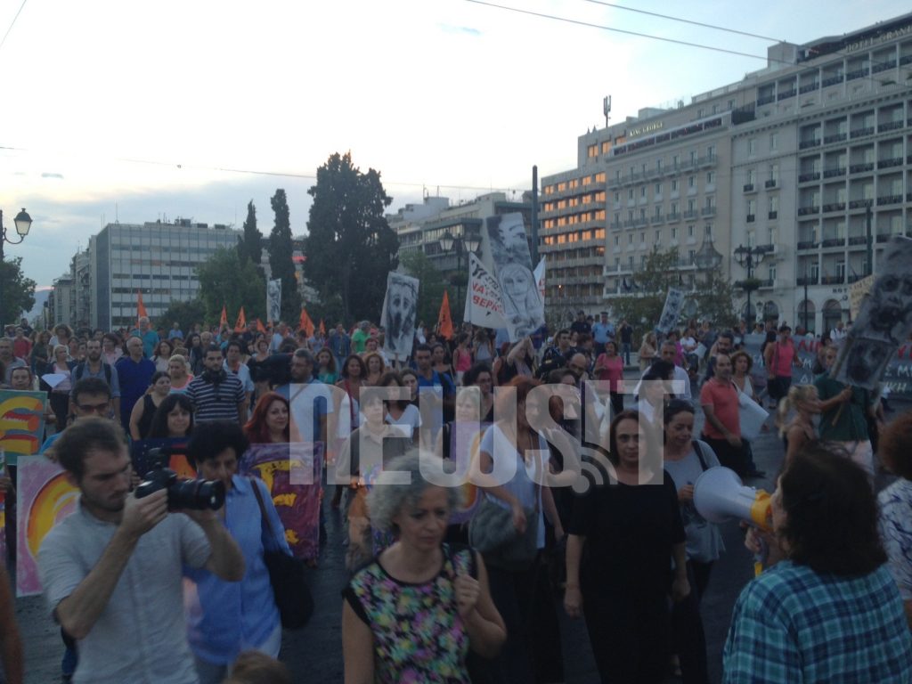 Συγκέντρωση εκπαιδευτικών έξω από τη Βουλή – ΦΩΤΟ