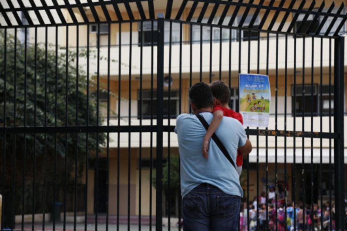 Λάρισα: Επανέρχεται ο ξενοφοβικός σύλλογος Γονέων: “Μας συκοφαντούν – Συνεχίζουμε τον αγώνα”