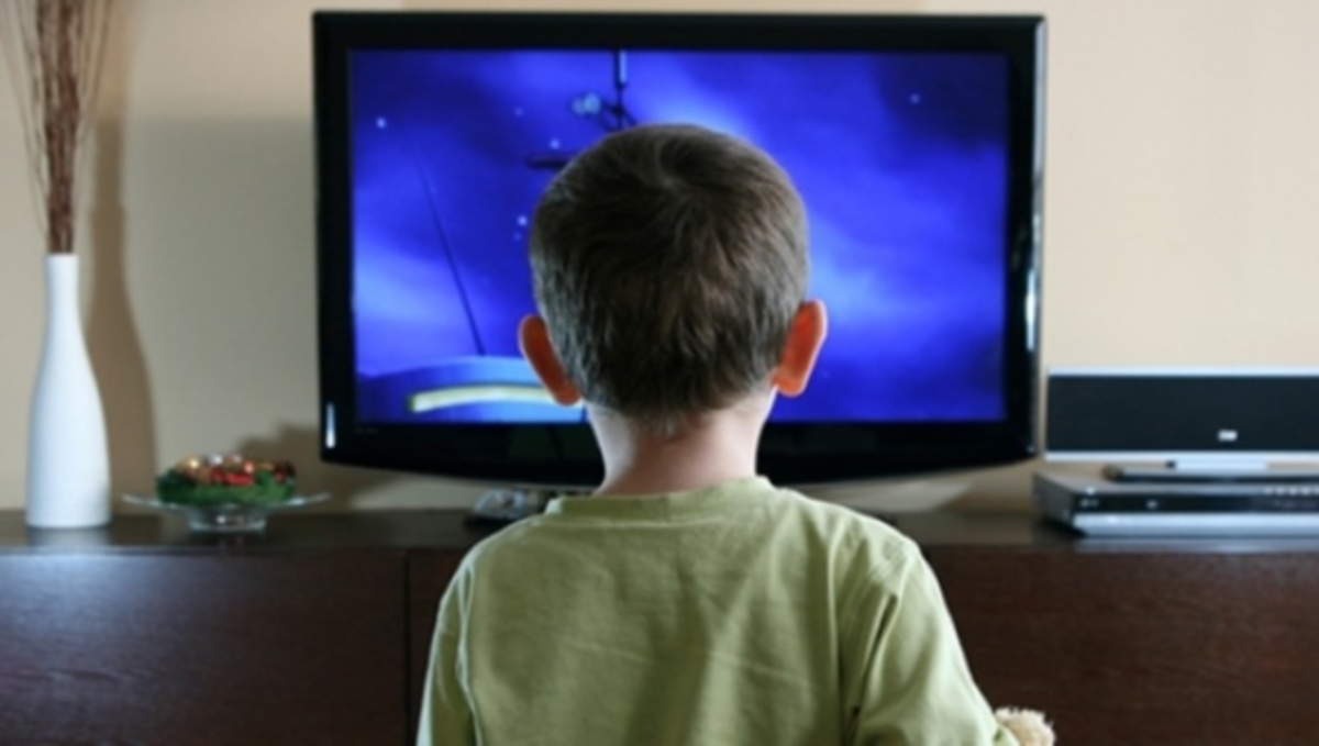 Τι λένε οι επιστήμονες για την TV και τους βαθμούς των παιδιών στο σχολείο