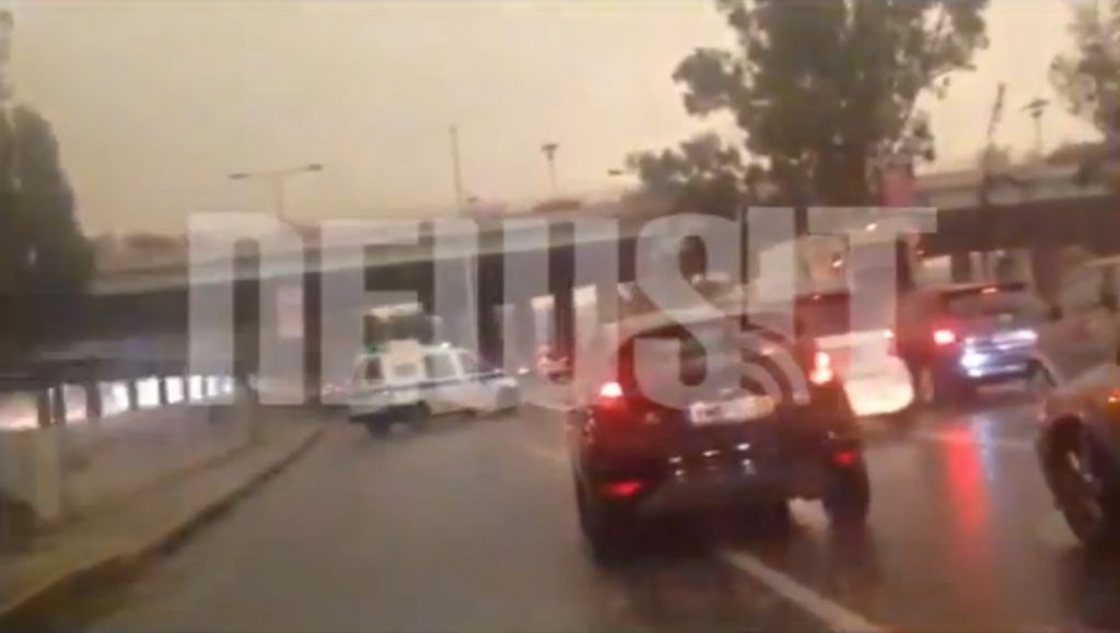 Εγκλωβίστηκαν οδηγοί στην υπόγεια γέφυρα της Συγγρού (VIDEO)