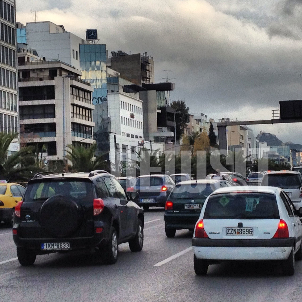 Απέραντο πάρκινγκ οι δρόμοι της Αθήνας – Μποτιλιάρισμα παντού!