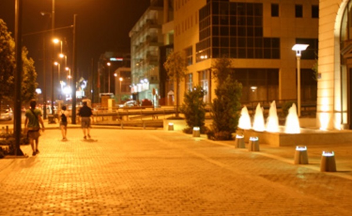 Γνωστή παρουσιάστρια περπατούσε ξυπόλητη τη νύχτα στη Συγγρού!