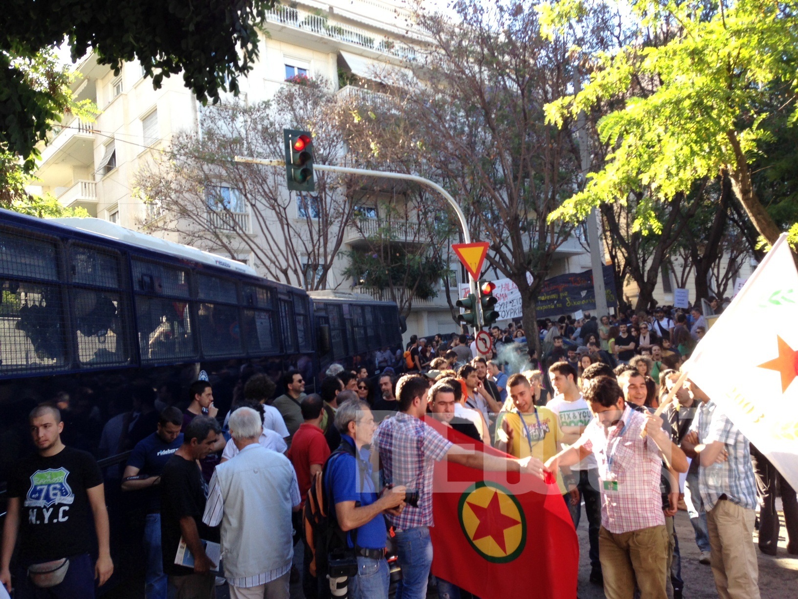 Συγκέντρωση αλληλεγγύης στους Τούρκους διαδηλωτές στο κέντρο της Αθήνας (ΦΩΤΟ και video)
