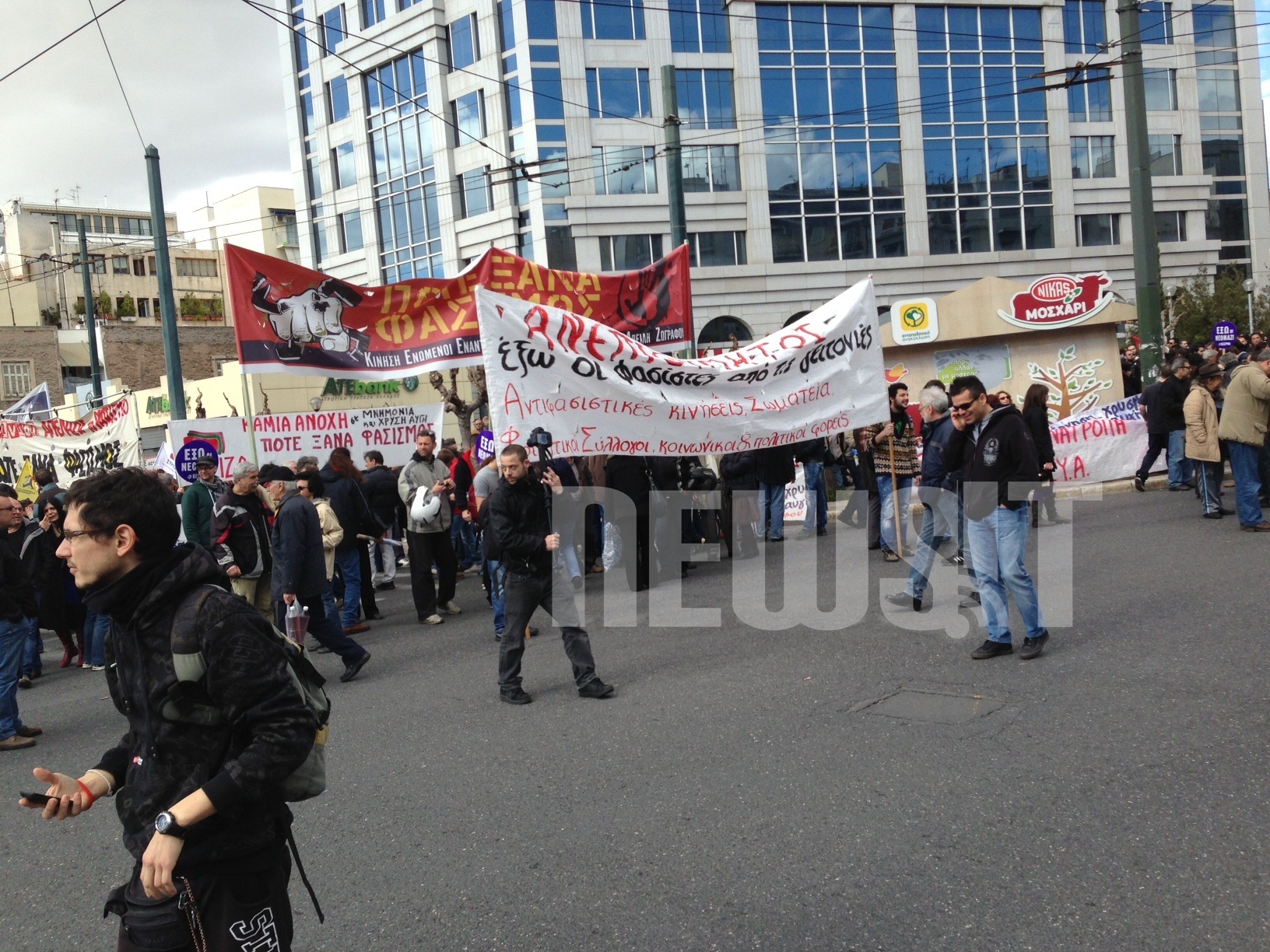 Σε εξέλιξη αντιφασιστικό συλλαλητήριο στους Αμπελόκηπους – ΦΩΤΟ