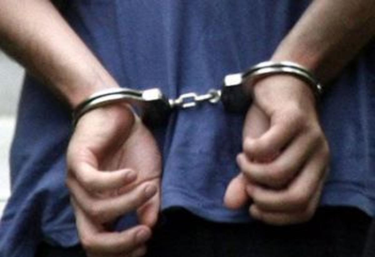 Χειροπέδες για χρέη σχεδόν 33.000 ευρώ