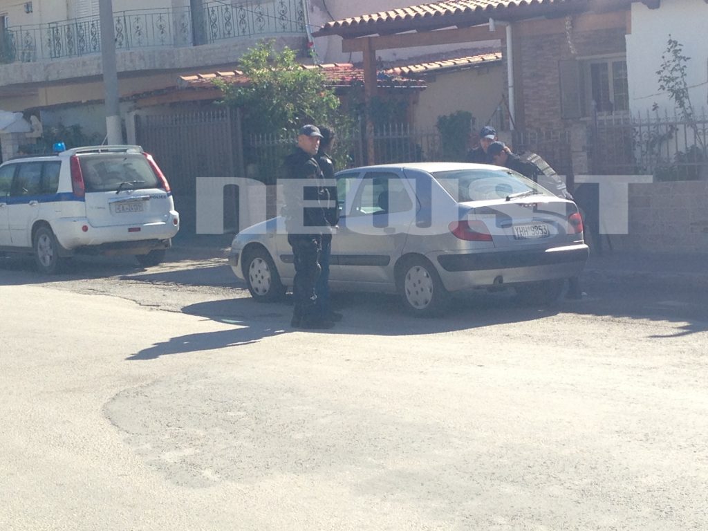 Οι αστυνομικοί προχώρησαν και σε μια σύλληψη στην περιοχή του Μενιδίου - ΦΩΤΟ NEWSIT