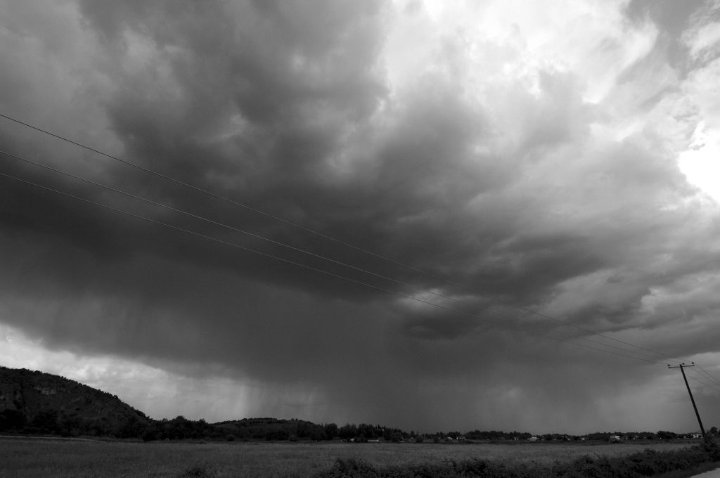 Βροχές και καταιγίδες από το μεσημέρι – Ο καιρός σήμερα και αύριο