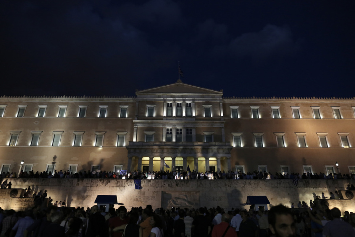 “Βούλιαξε” το Σύνταγμα! Ηχηρό μήνυμα “Μένουμε Ευρώπη”