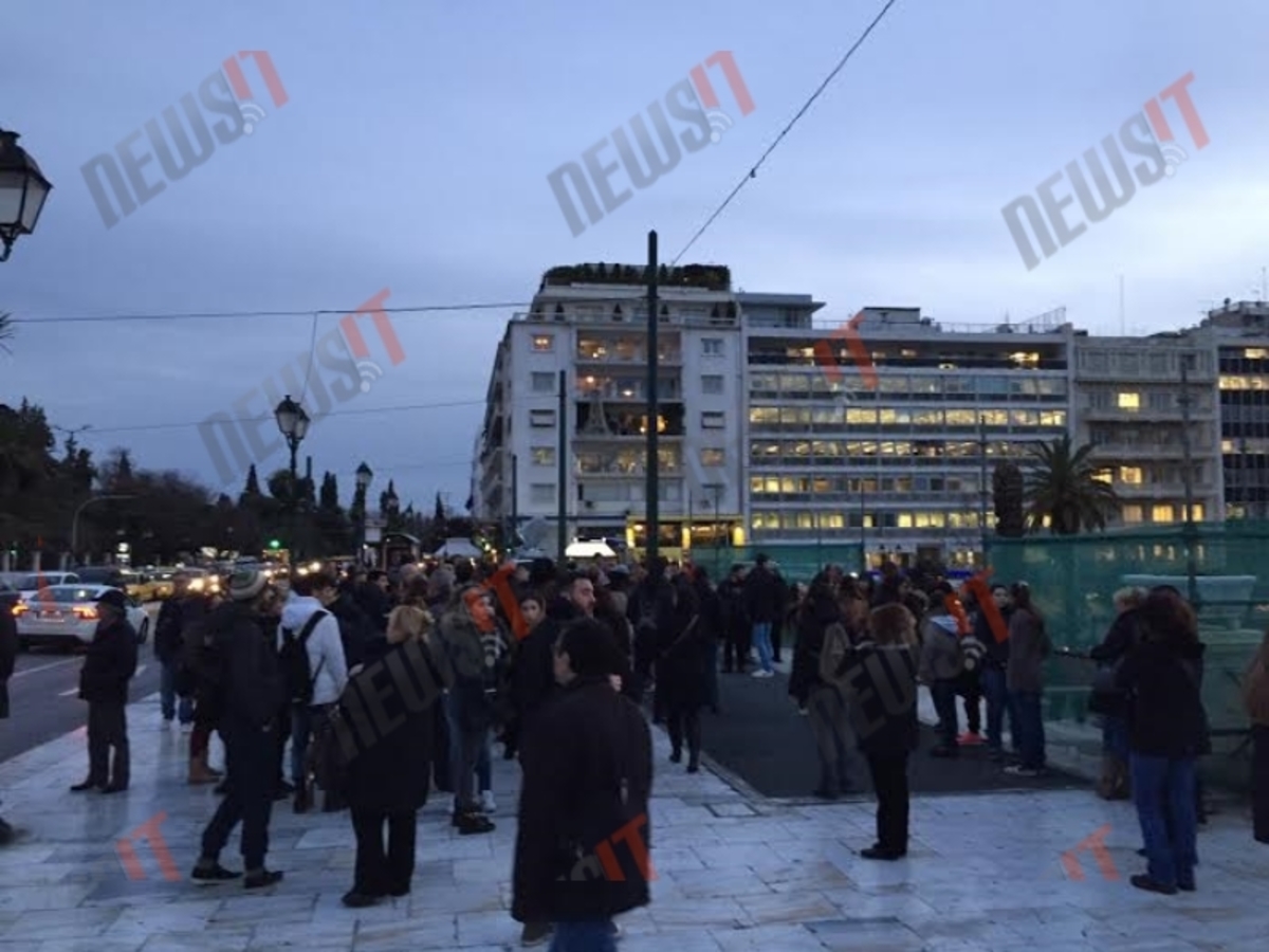 Φωτογραφίες από τη συγκέντρωση για τον Βαγγέλη Γιακουμάκη στο Σύνταγμα