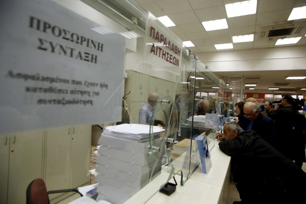 Σχεδόν 46.000 οι συνταξιούχοι “φαντάσματα” – Χιλιάδες οι συντάξεις σε Ρωσίδες και Βουλγάρες και τα Ταμεία υπό κατάρρευση