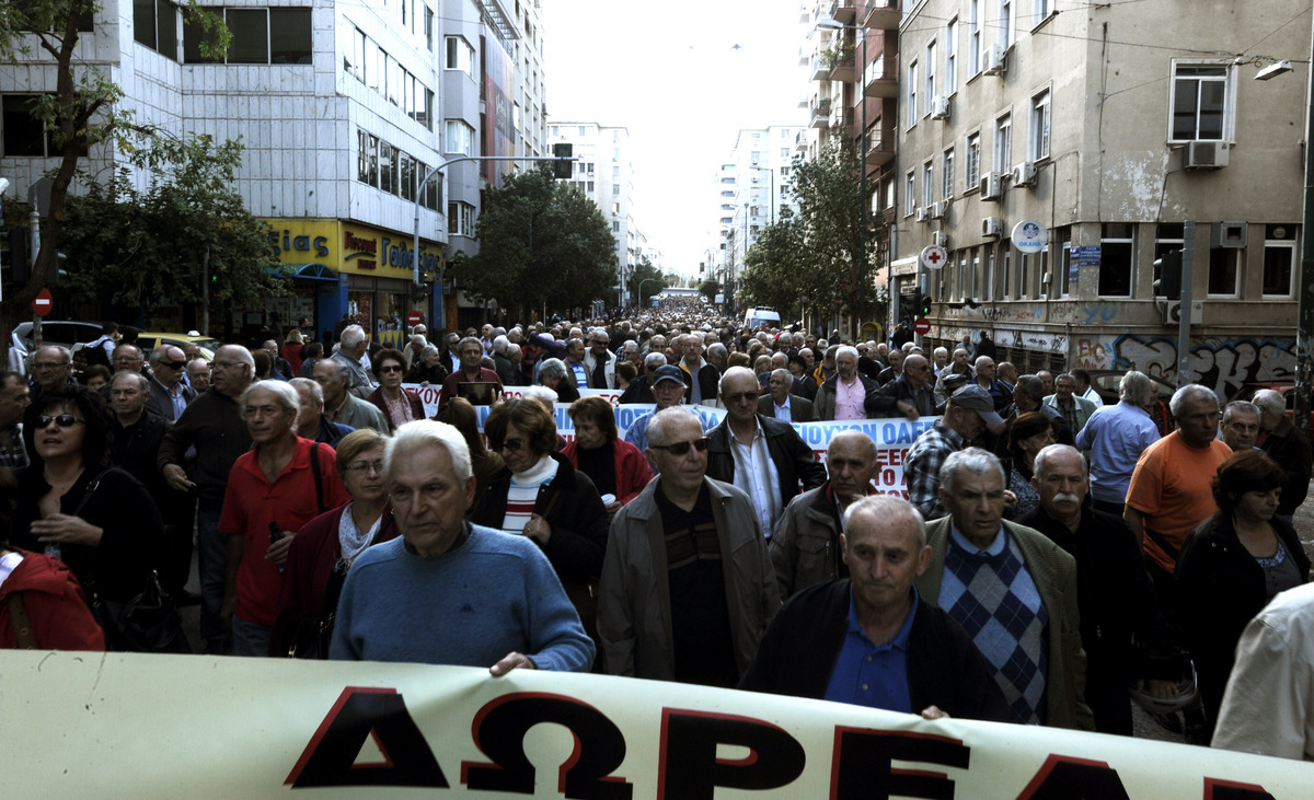 Αγωνία για την επιστροφή του ΕΚΑΣ από 70.000 συνταξιούχους – Η λύση θα δοθεί από τον Κατρούγκαλο