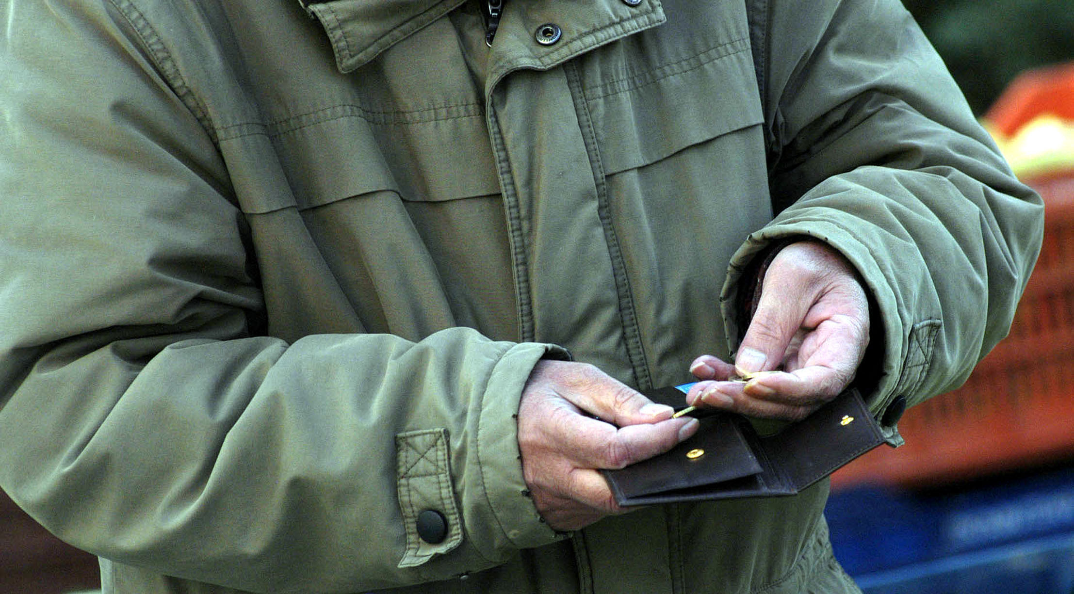 400.000 συνταξιούχοι θα πληρώσουν τη… νύφη των ελλειμμάτων – Έρχονται περικοπές σε επικουρικές συντάξεις και εφάπαξ