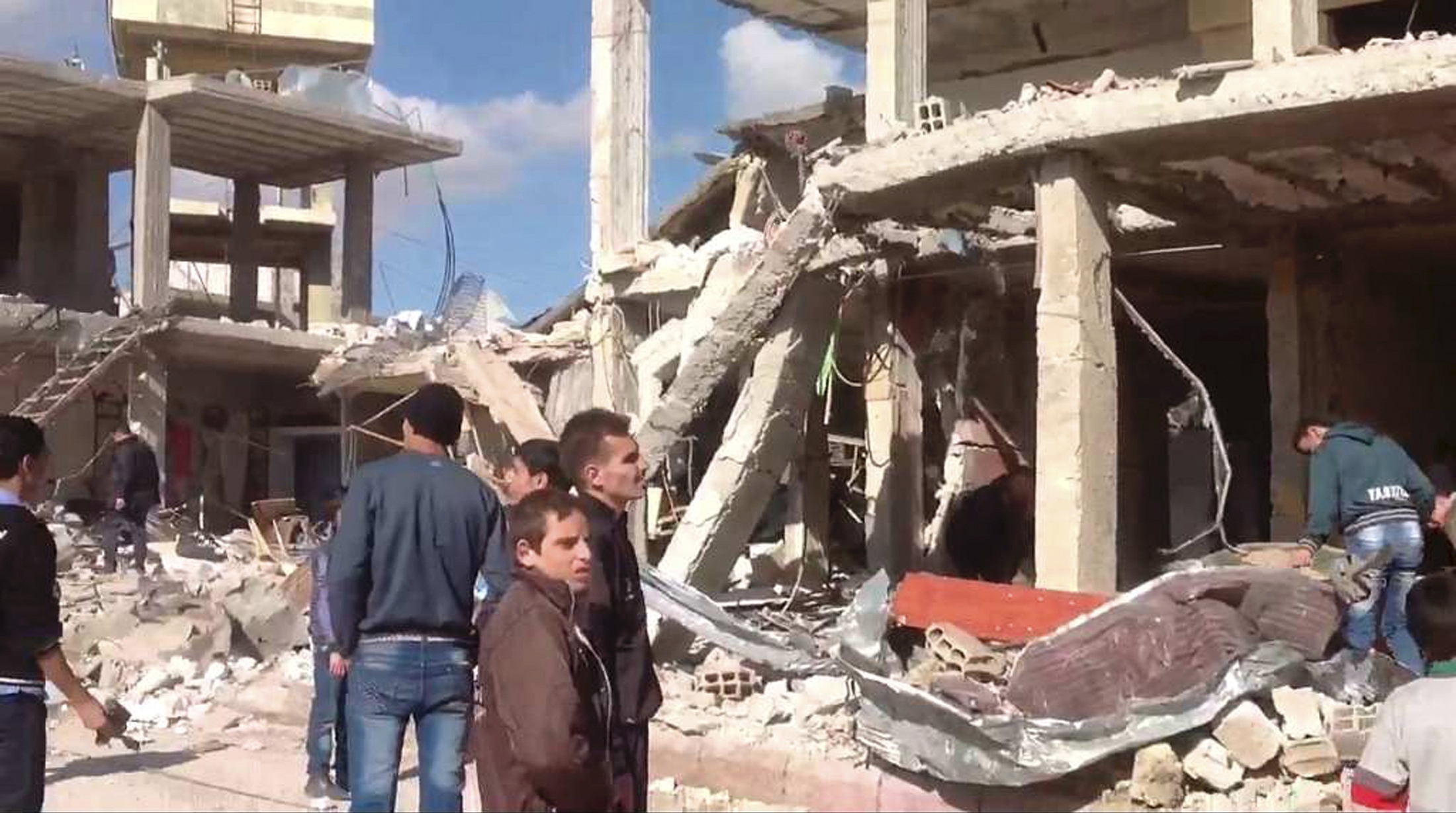 Νέο μακελειό στη Συρία – 16 νεκροί από έκρηξη παγιδευμένου αυτοκινήτου