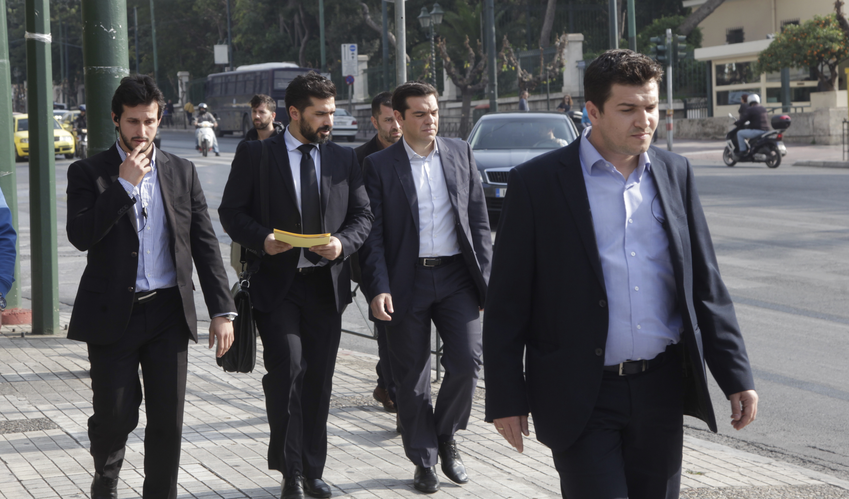 ΣΥΡΙΖΑ για συζητήσεις με τρόικα: Η κυβέρνηση από λύκος έγινε αρνάκι