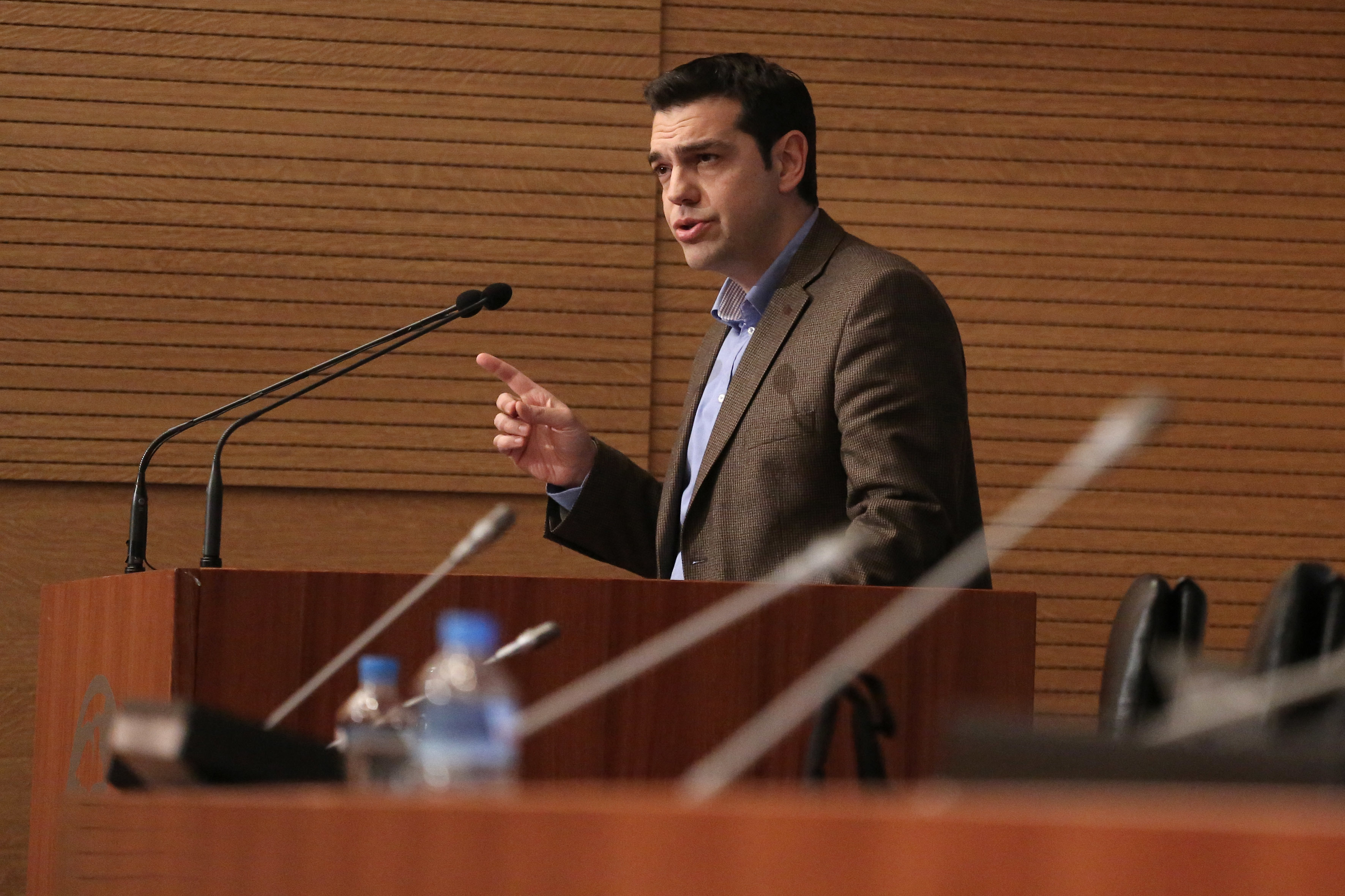 ΣΥΡΙΖΑ για ανάπλαση της Αθήνας: Αναδεικνύουμε τη… βιτρίνα, ενώ κάποιοι κοιμούνται στα πεζοδρόμια