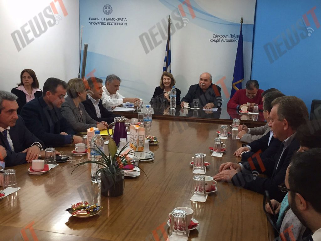 Ευρεία σύσκεψη με τους Περιφερειάρχες για να βρεθεί η… μεταναστευτική πολιτική