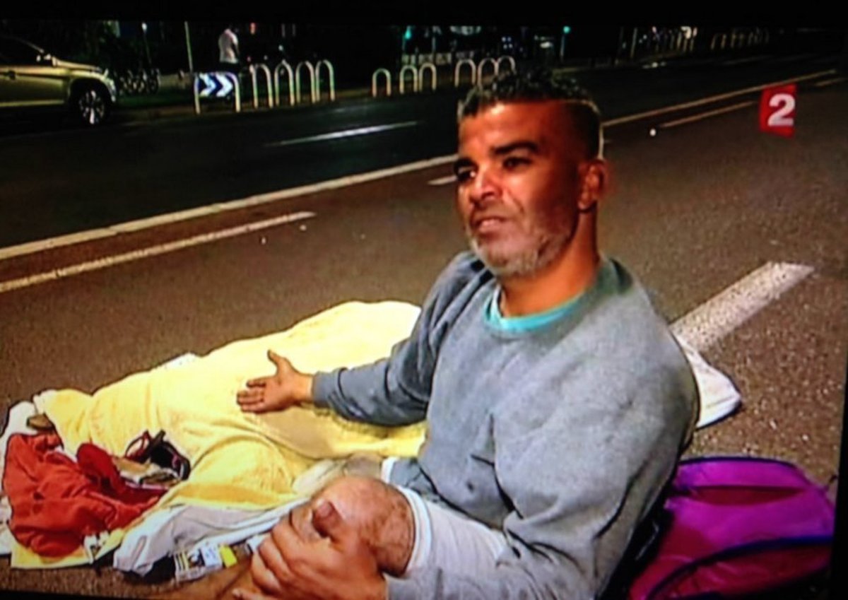 Γαλλία – Νίκαια: Οργή κατά της γαλλικής δημόσιας τηλεόρασης! Έπαιρναν συνέντευξη από άνθρωπο που ήταν δίπλα στη νεκρή γυναίκα του!