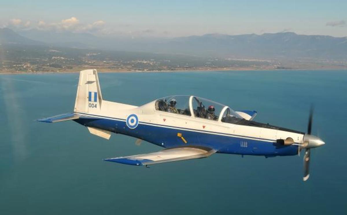 Αυτό είναι το εντυπωσιακό αεροσκάφος T-6! [pics, vid]