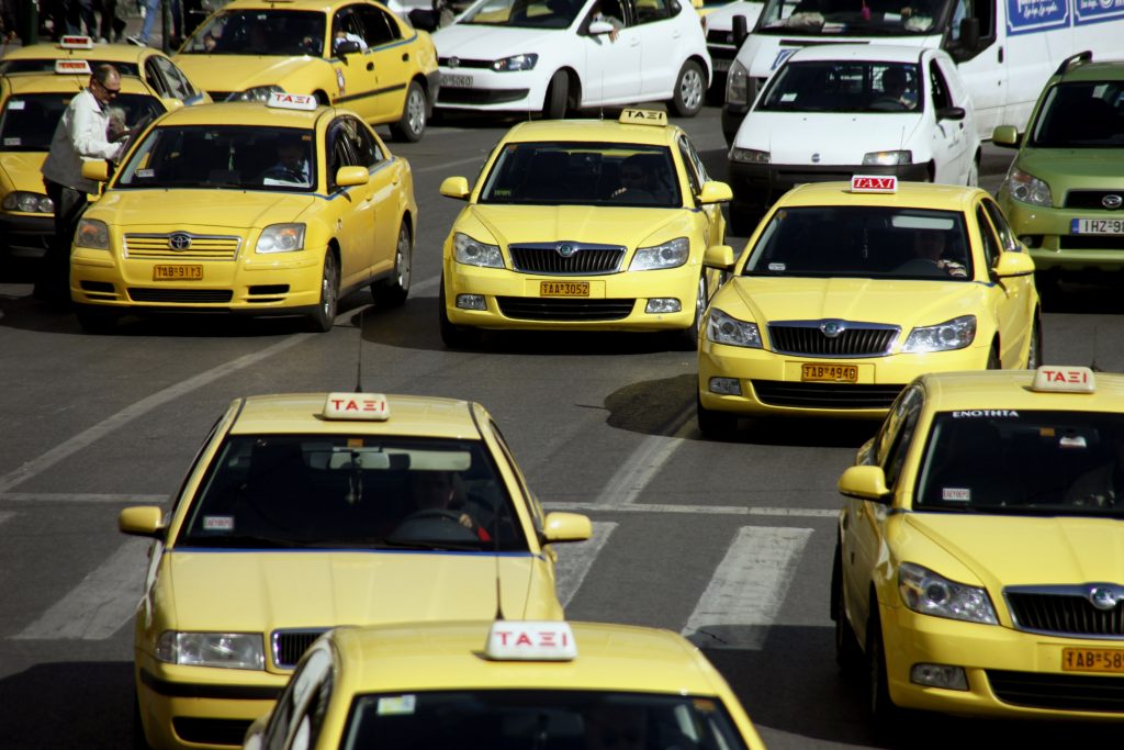 Οι αλλαγές στα ταξί – Έρχονται και τα μοτο-ταξί