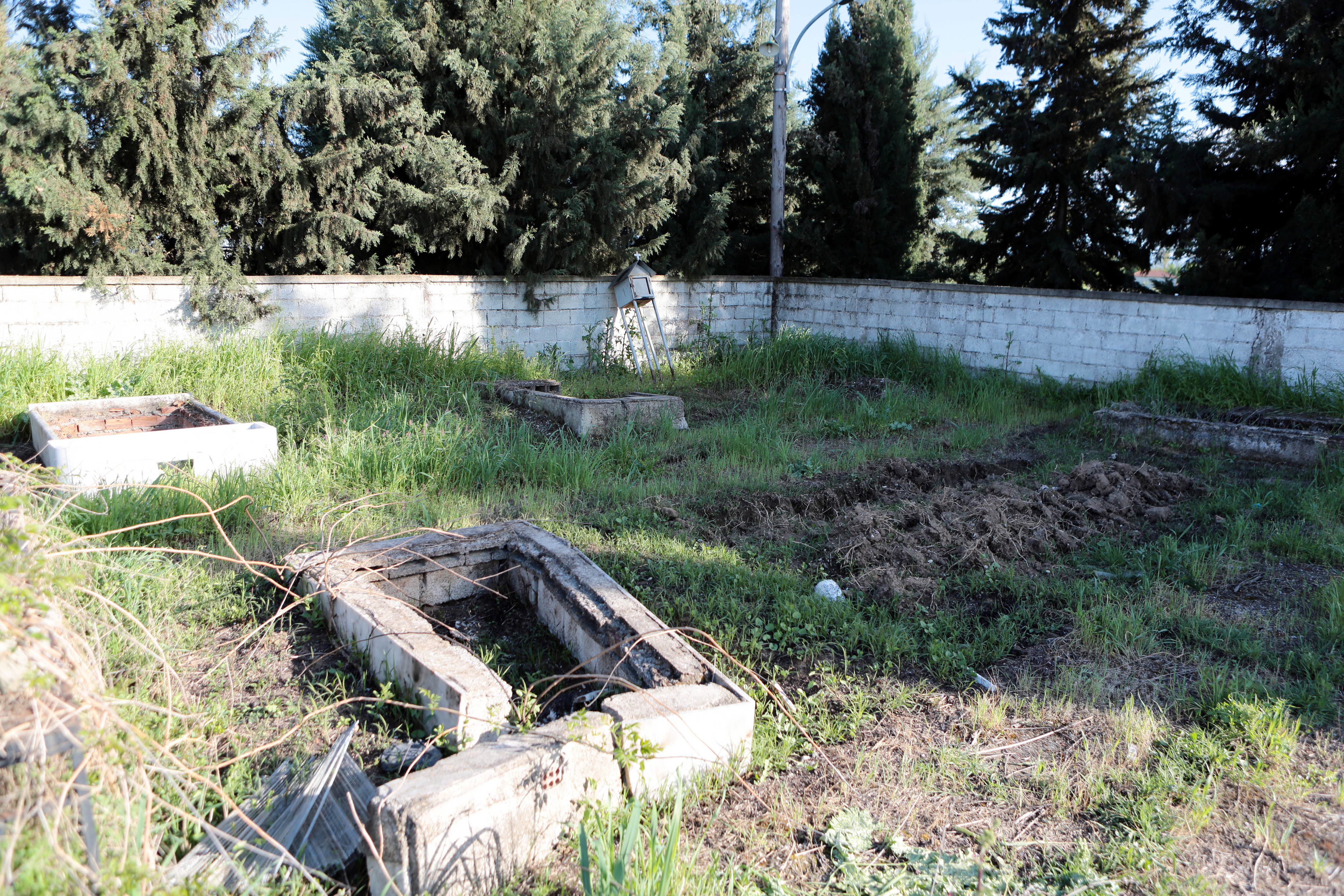 Τρίκαλα: Έψαχναν για χρυσό στο νεκροταφείο; (ΦΩΤΟ)