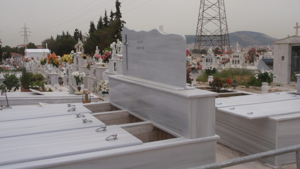 Ηράκλειο: Μακάβριο εύρημα σε τάφο στον Κρουσώνα