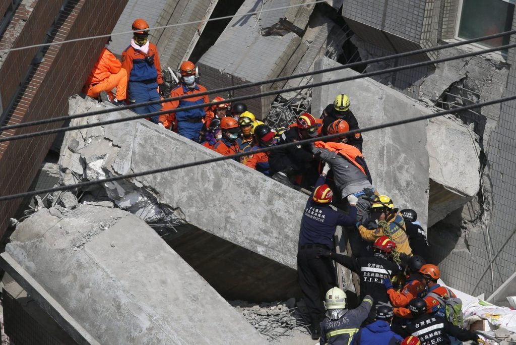 Σεισμός Ταϊβάν: Κι άλλο θαύμα! Βρήκαν ζωντανό 8χρονο κοριτσάκι!