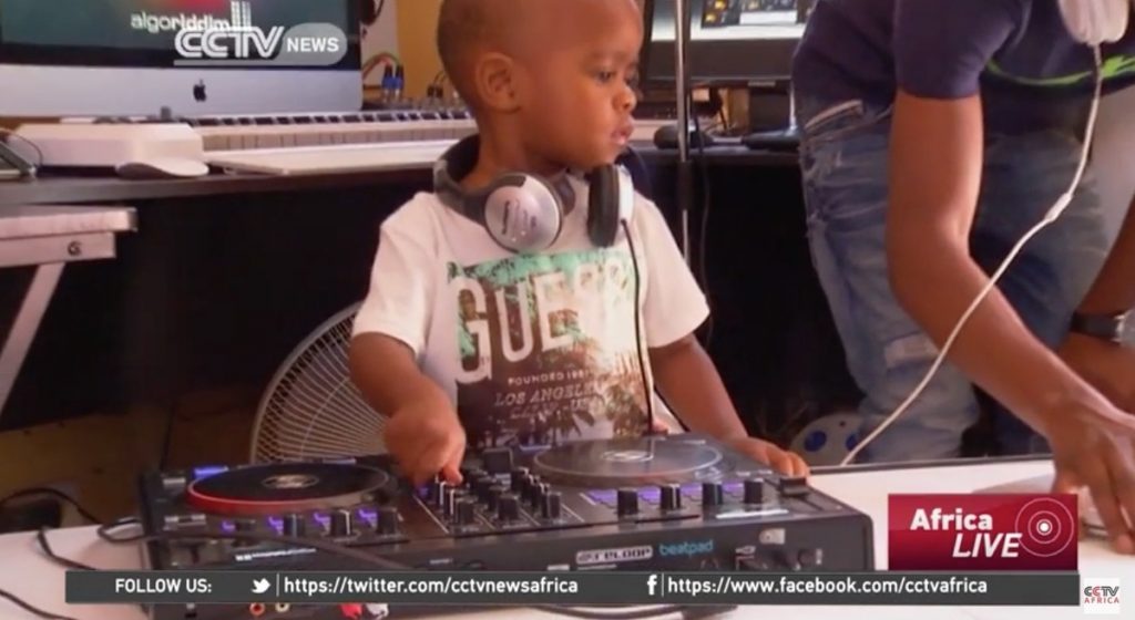 Ο 2χρονος DJ …και τα καλύτερα βίντεο της Παρασκευής