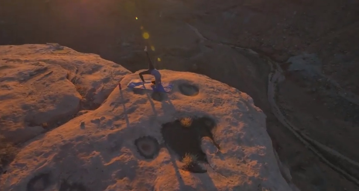 Yoga που κόβει την ανάσα …και τα καλύτερα βίντεο της Παρασκευής