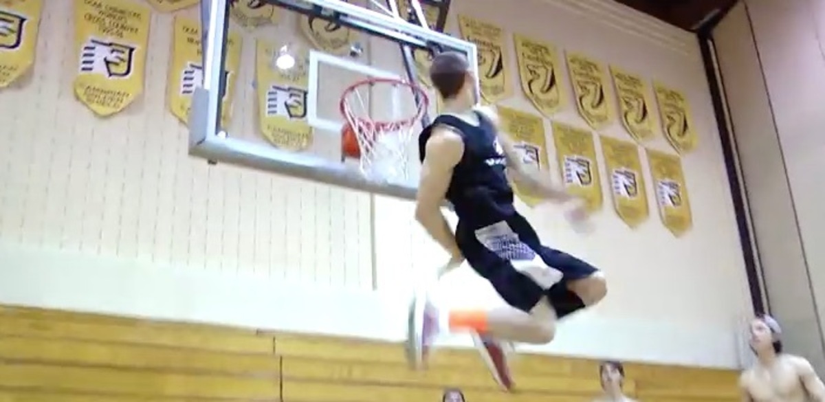 Απίστευτο κάρφωμα …και τα καλύτερα βίντεο της Παρασκευής