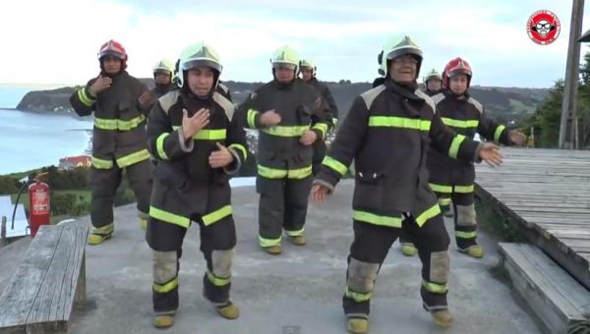 Δείτε τους πυροσβέστες που χορεύουν και τα καλύτερα βίντεο της Πέμπτης