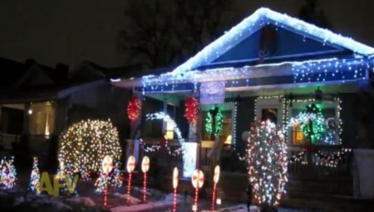 Ένας μουσικός Χριστουγεννιάτικος στολισμός σπιτιού… και τα καλύτερα βίντεο της ημέρας