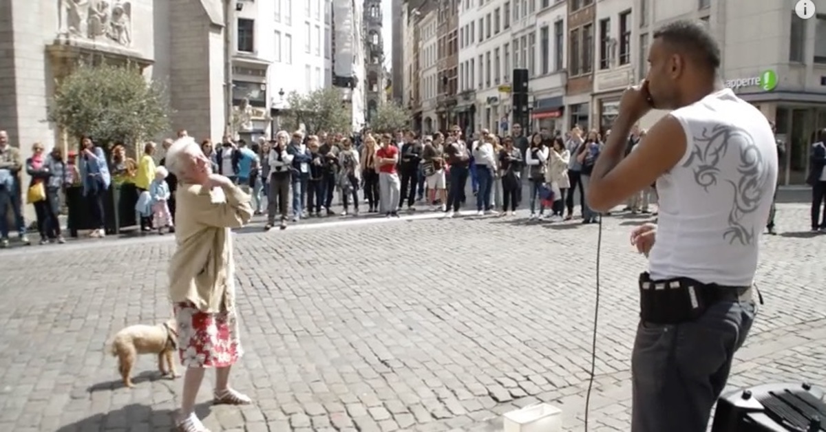 H γιαγιά που χορεύει στο δρόμο …και τα καλύτερα βίντεο της Δευτέρας