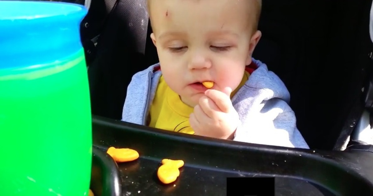 Το μωρό που παλεύει με τον ύπνο …και τα καλύτερα βίντεο της Τρίτης