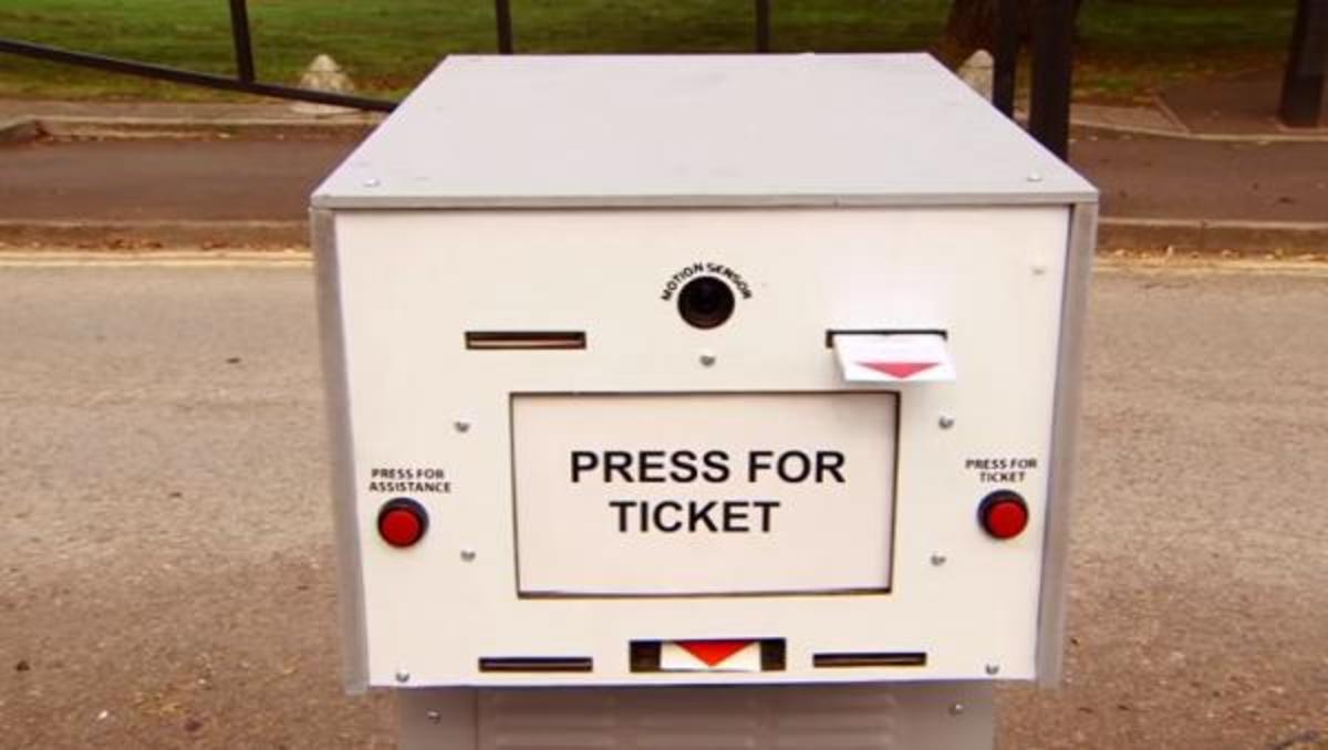 Μηχάνημα εισιτηρίων για υπομονετικούς… και τα καλύτερα βίντεο της Τρίτης