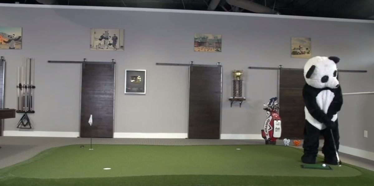 Παίζοντας γκολφ ανάποδα …και τα καλύτερα βίντεο της Τετάρτης