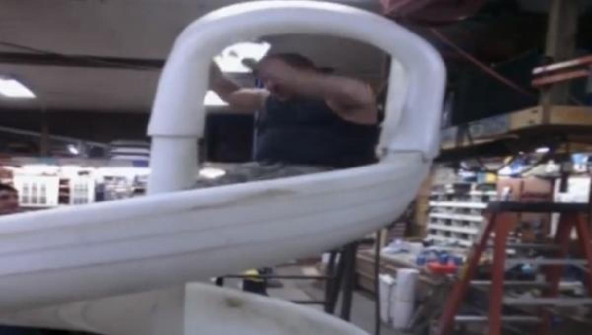 Είναι λίγο μεγάλος για παιχνίδια …και τα καλύτερα βίντεο της Τρίτης