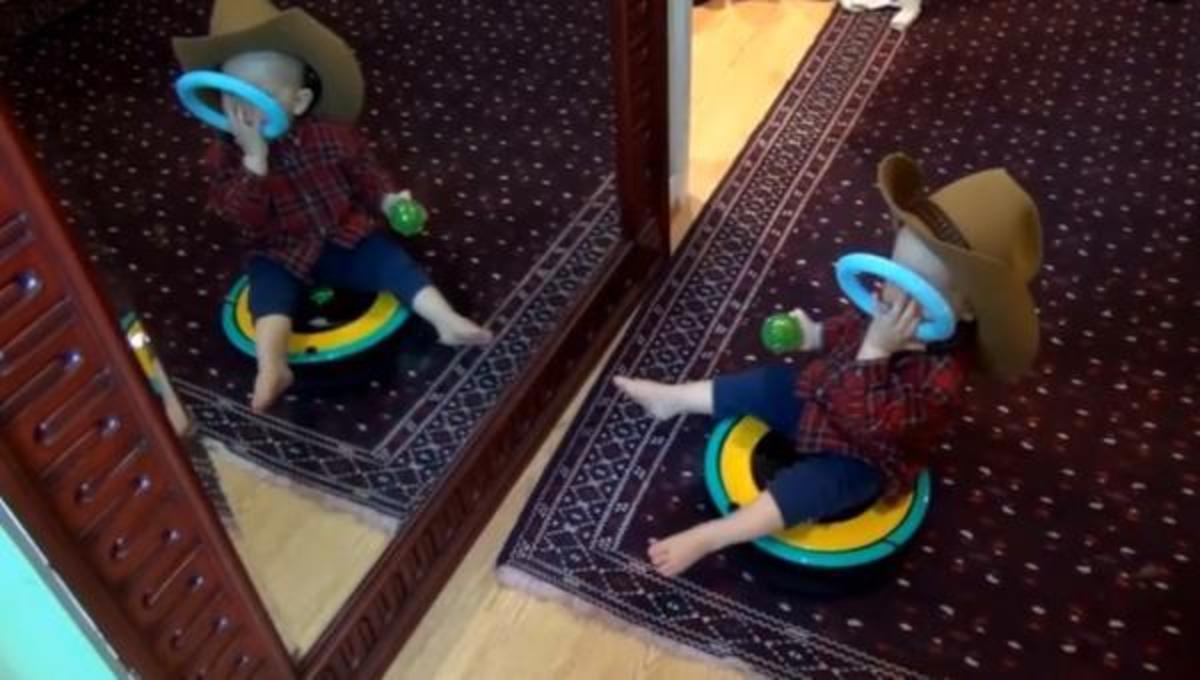 Μωρό παίζει με το ρομπότ – σκούπα …και τα καλύτερα βίντεο της Τρίτης