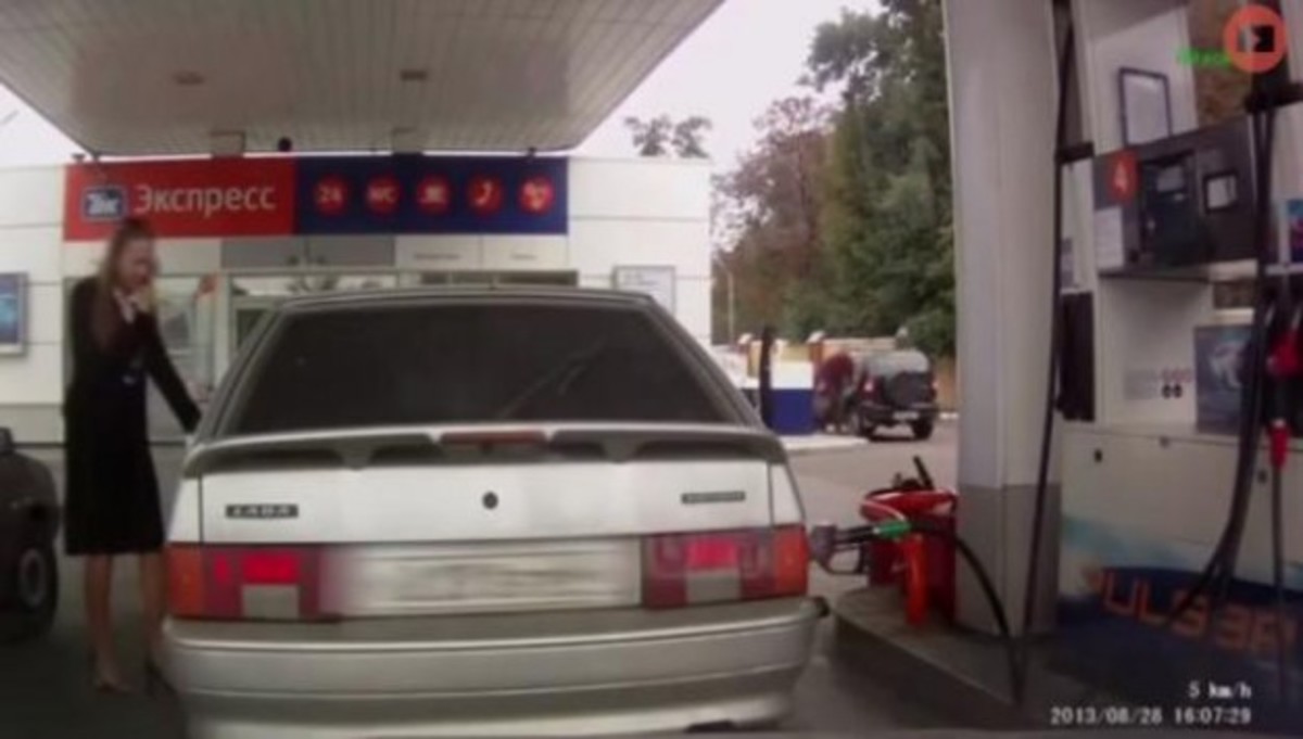 Απροσεξία γυναίκας σε βενζινάδικο