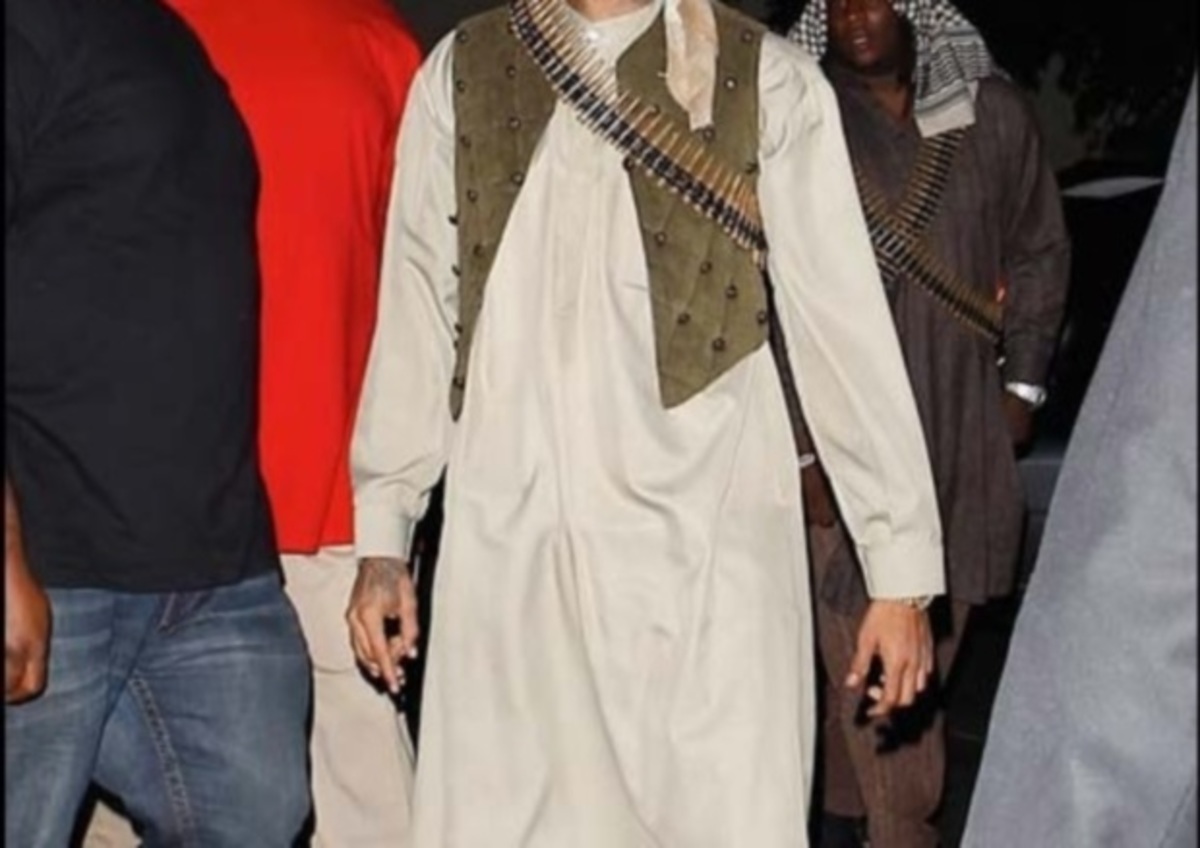 Ποιος διάσημος τραγουδιστής ντύθηκε τρομοκράτης Ταλιμπάν σε Halloween πάρτι;