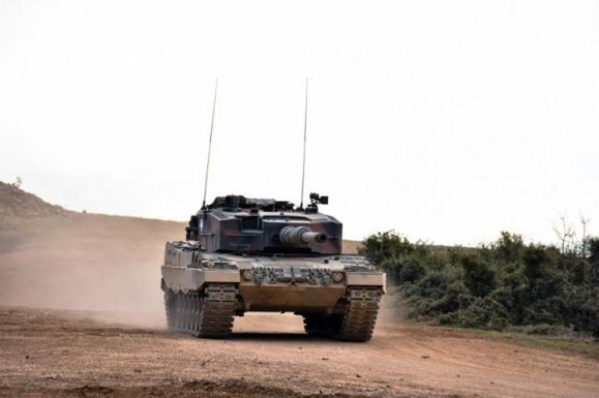 Εντυπωσιακές φωτογραφίες: Άσκηση με πραγματικά πυρά!